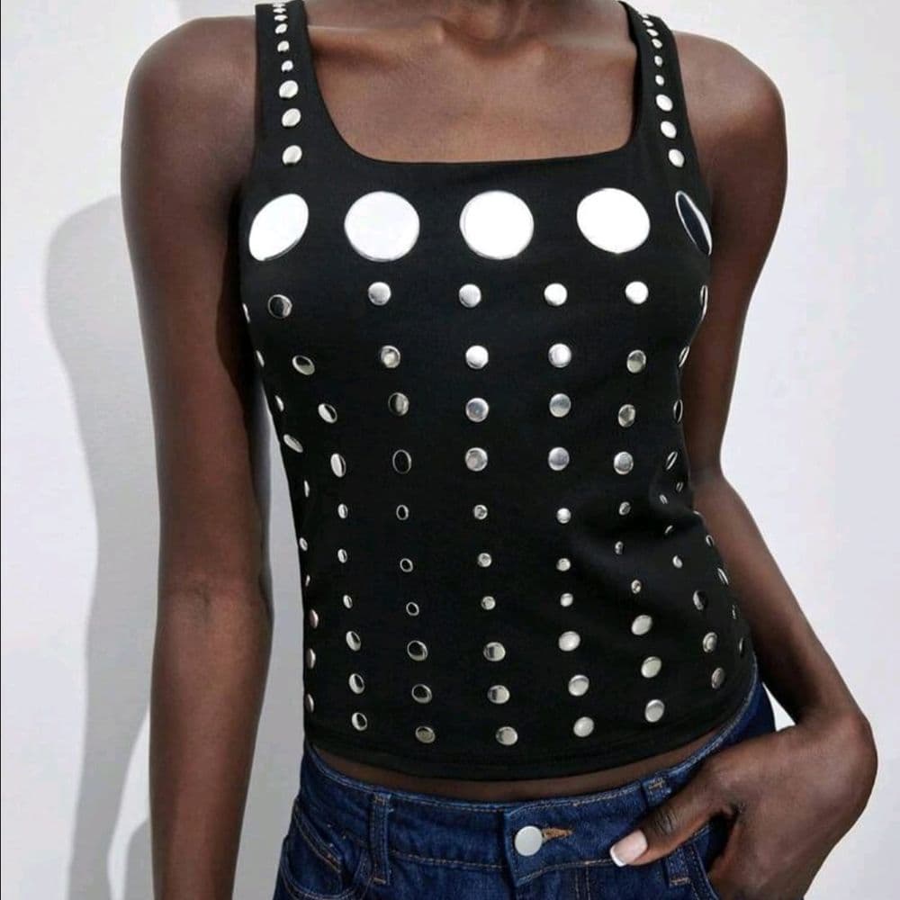 Top negro con tachas talle G