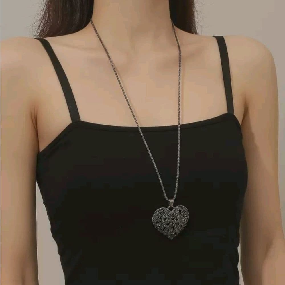 COLLAR LARGO CORAZON NEGRO