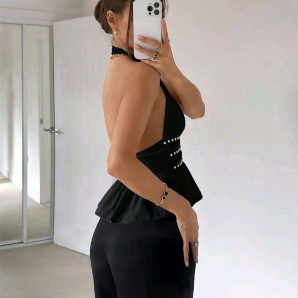TOP HALTER CON TACHAS