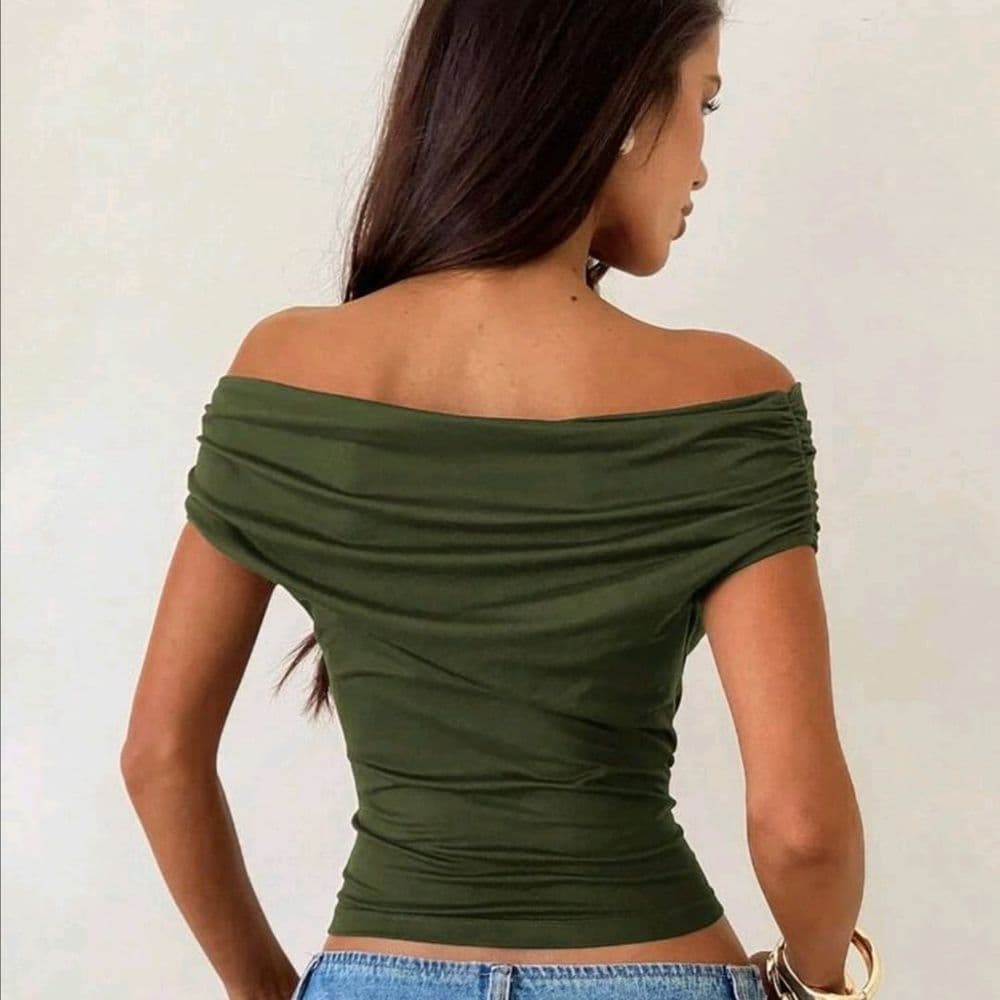 TOP HOMBROS DESCUBIERTOS VERDE